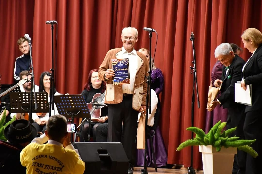 Održana 3. smotra folklora starogradskih pjesama i plesova “Na te mislim”