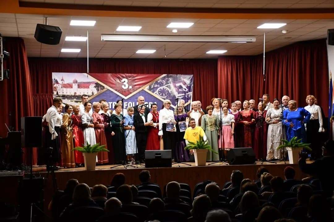 Održana 3. smotra folklora starogradskih pjesama i plesova “Na te mislim”