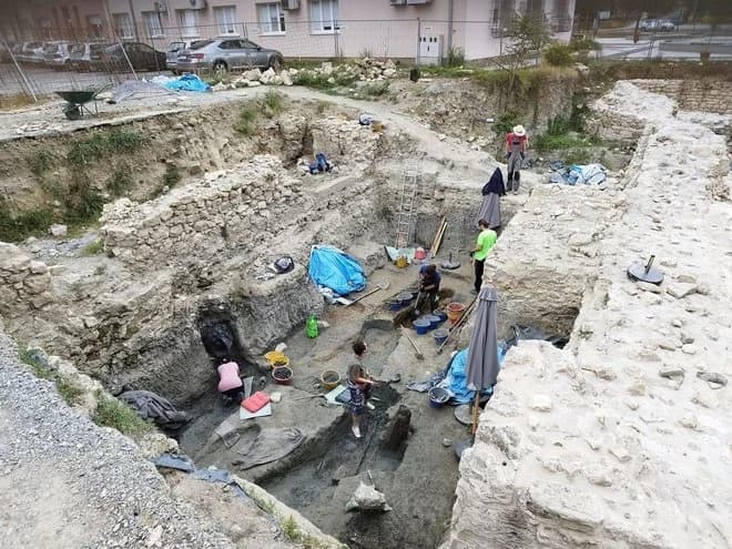 U Pakracu otkriven sarkofag s ’vampirom’: ’Ima konjsku glavu umjesto ljudske’
