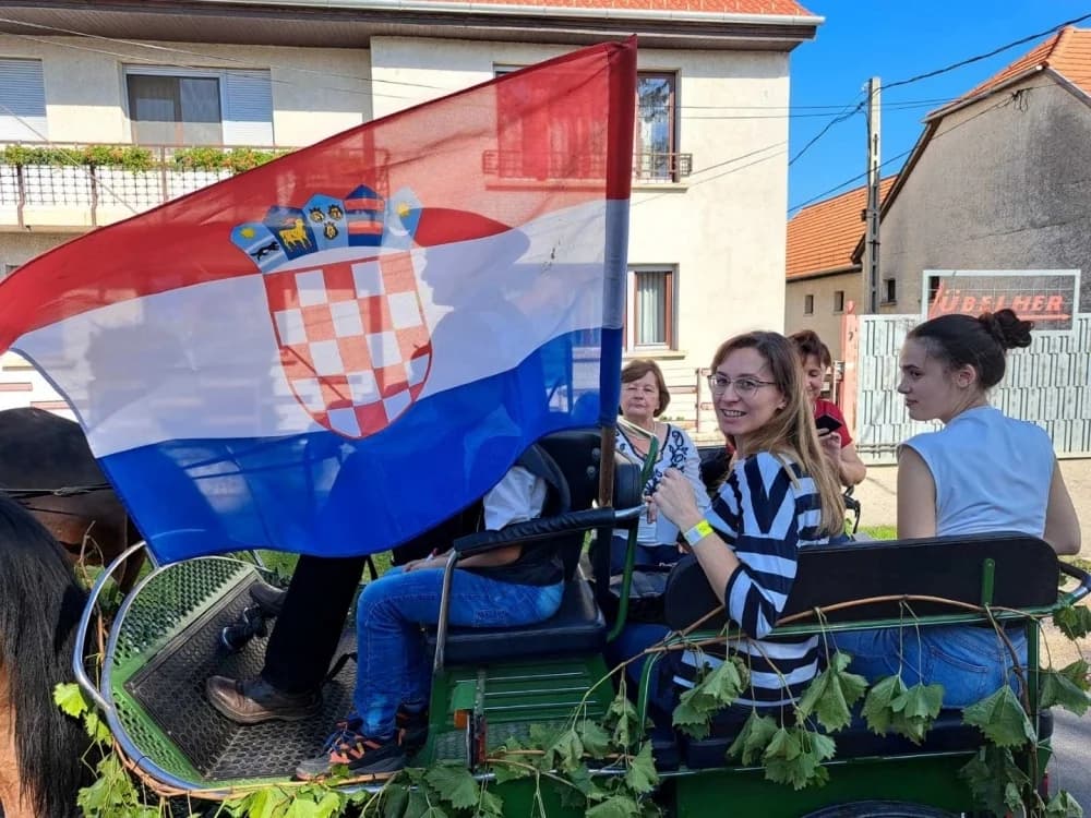 Članovi Društva Mađara Pakrac na berbenim svečnostima u Csepregu