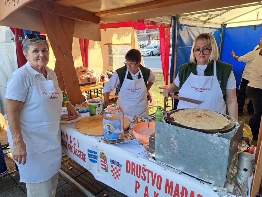 Članovi Društva Mađara Pakrac na berbenim svečnostima u Csepregu