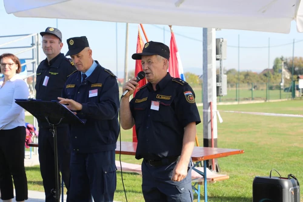 FOTO: Pleternica domaćin 15. županijskog natjecanja vatrogasne mladeži i pomlatka