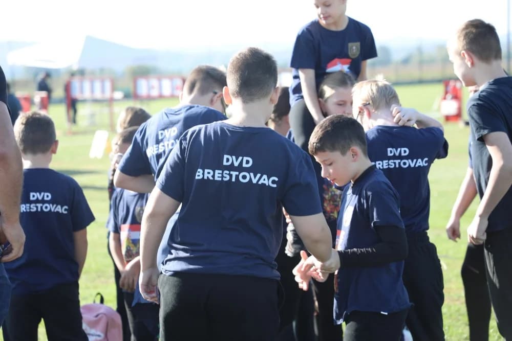 FOTO: Pleternica domaćin 15. županijskog natjecanja vatrogasne mladeži i pomlatka