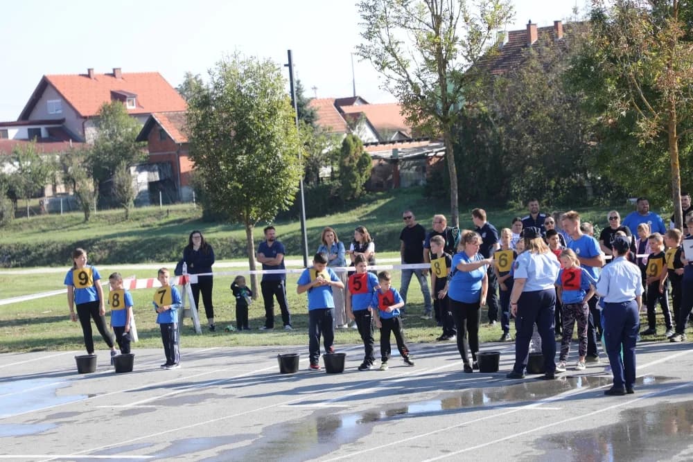 FOTO: Pleternica domaćin 15. županijskog natjecanja vatrogasne mladeži i pomlatka