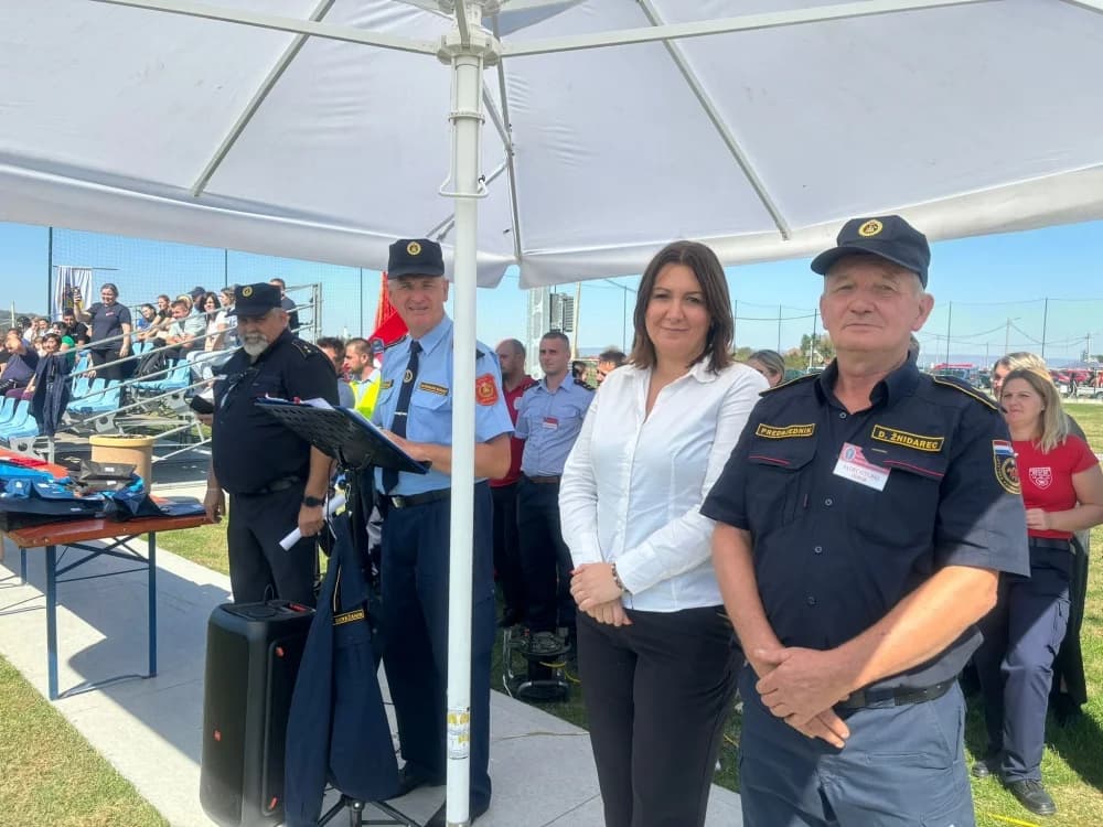 FOTO: Pleternica domaćin 15. županijskog natjecanja vatrogasne mladeži i pomlatka