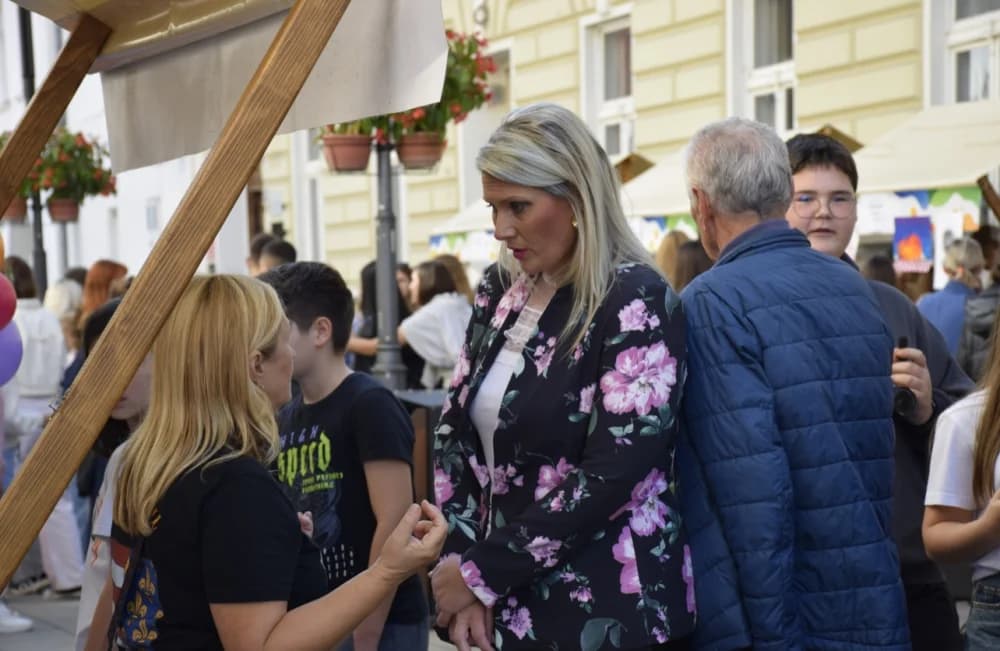 Hit dana: Grad Požega objavio vijest u kojoj se na čak 8 fotografija nalazi pročelnica Petrović