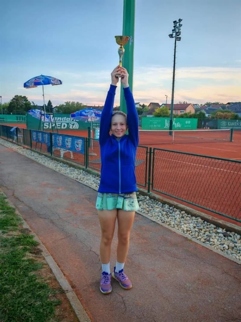Lucija Grbeš osvojila prvo mjesto na Otvorenom prvenstvu Đakova u tenisu