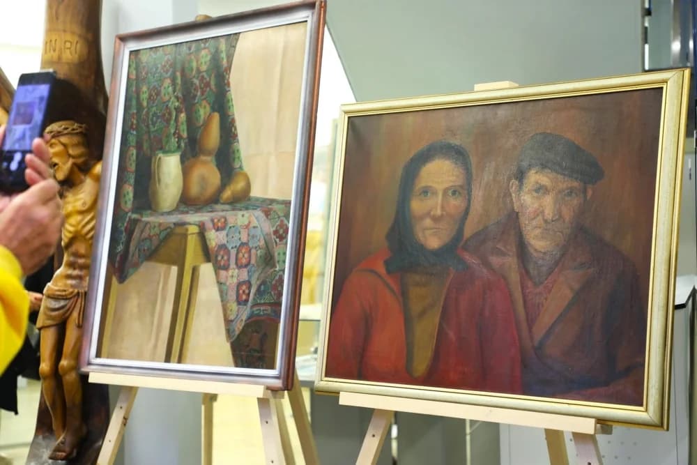U Hrvatskoj knjižnici i čitaonici u Pleternici otvorena je izložba ’Iz zbirke Milana Bajta (1957.-2023.)’