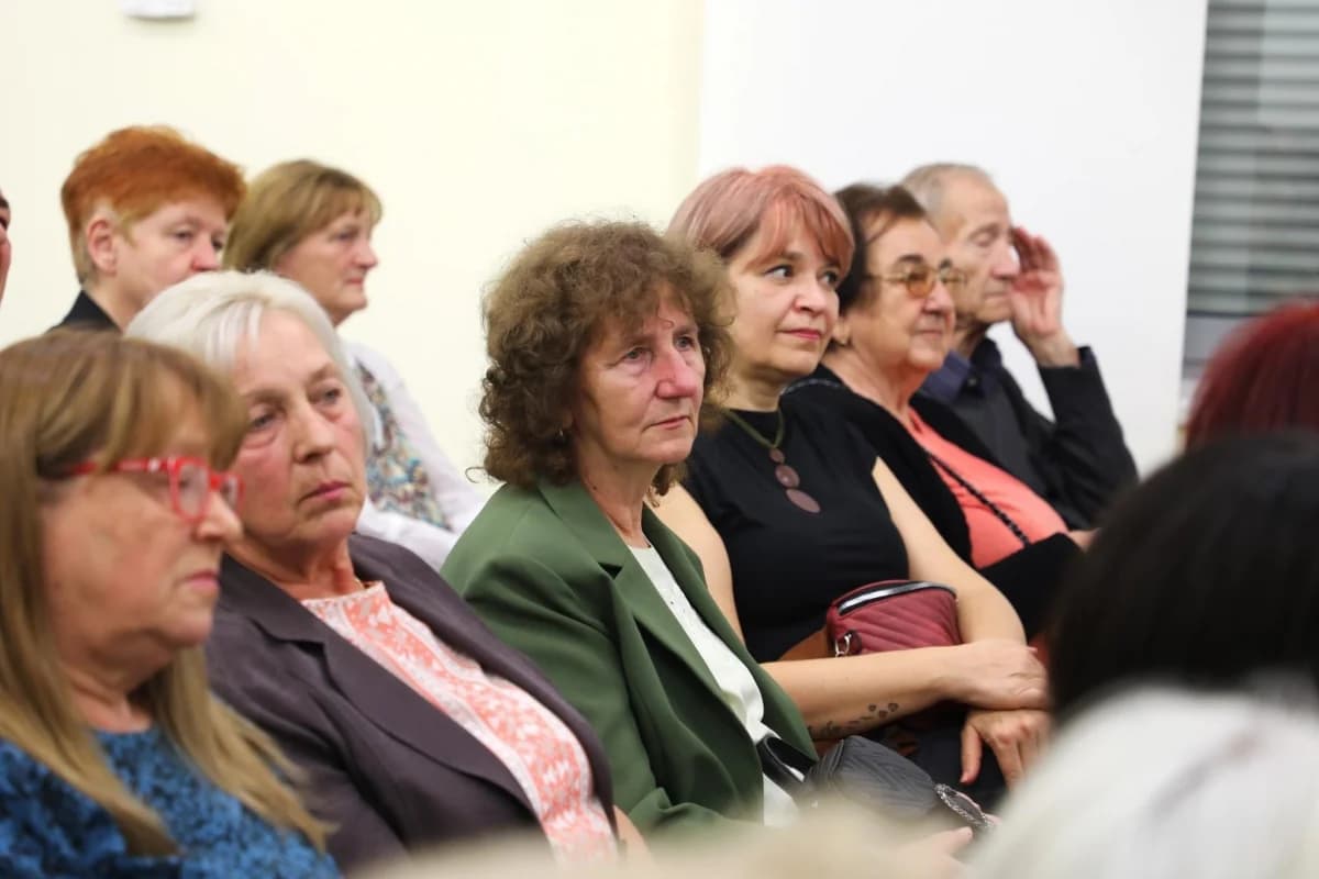 U Hrvatskoj knjižnici i čitaonici u Pleternici otvorena je izložba ’Iz zbirke Milana Bajta (1957.-2023.)’
