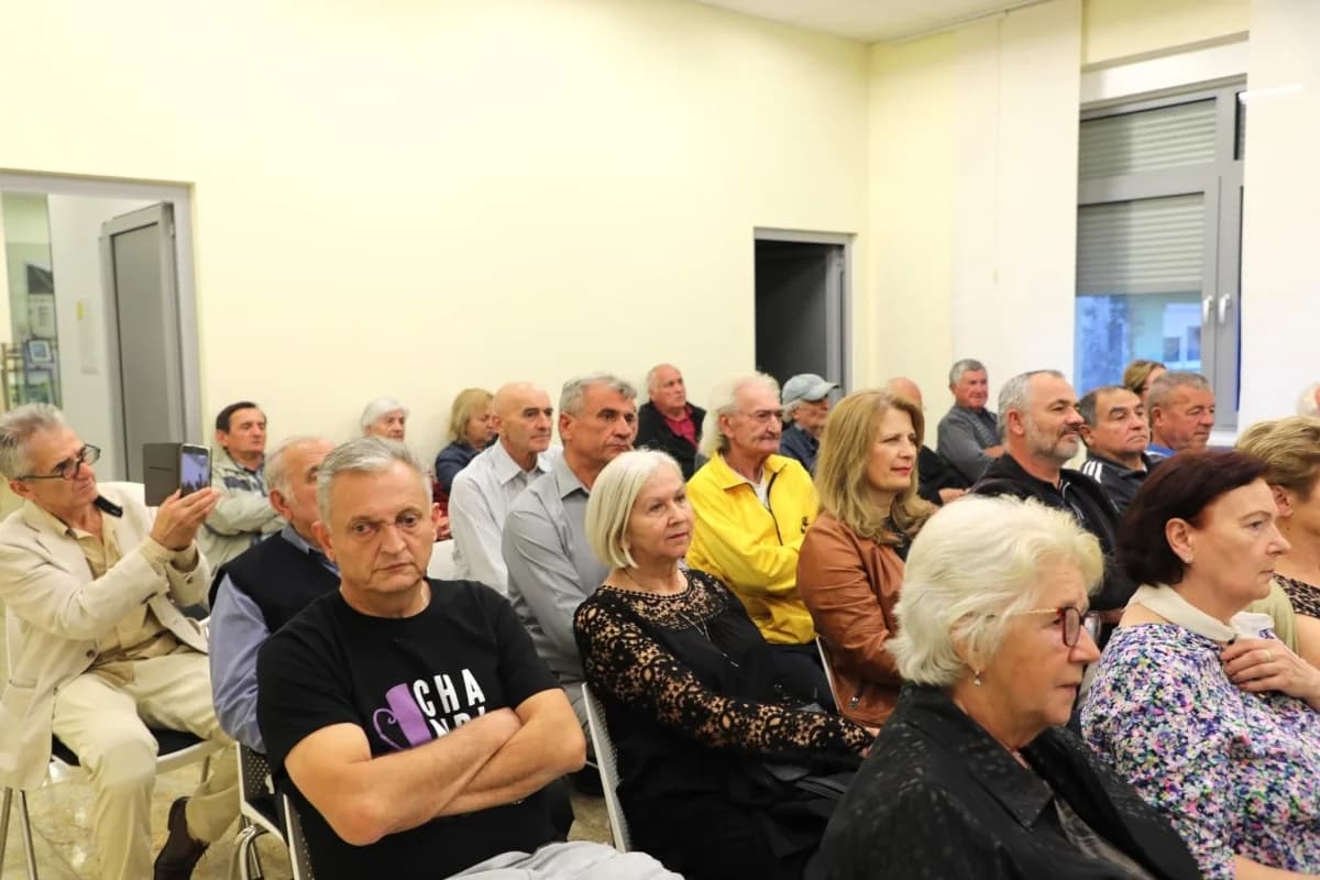 U Hrvatskoj knjižnici i čitaonici u Pleternici otvorena je izložba ’Iz zbirke Milana Bajta (1957.-2023.)’