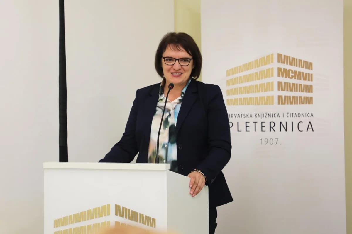 U Hrvatskoj knjižnici i čitaonici u Pleternici otvorena je izložba ’Iz zbirke Milana Bajta (1957.-2023.)’