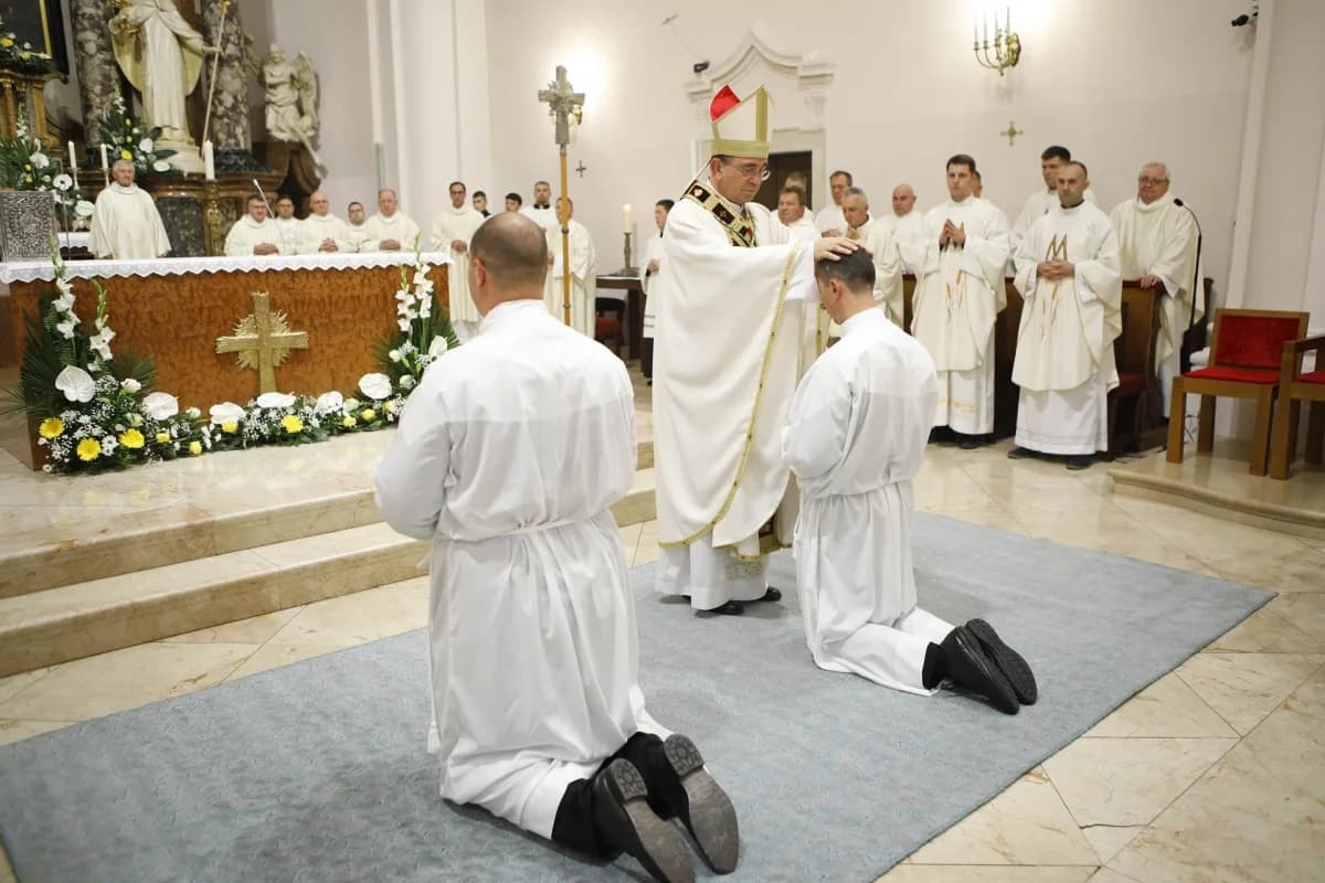 Đakonsko ređenje Ivana i Antuna u požeškoj Katedrali
