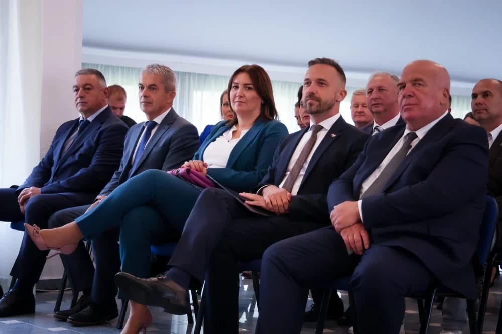 Nekadašnji župan i osuđeni obiteljski nasilnik Tomašević i dalje veselo obilazi svečane sjednice
