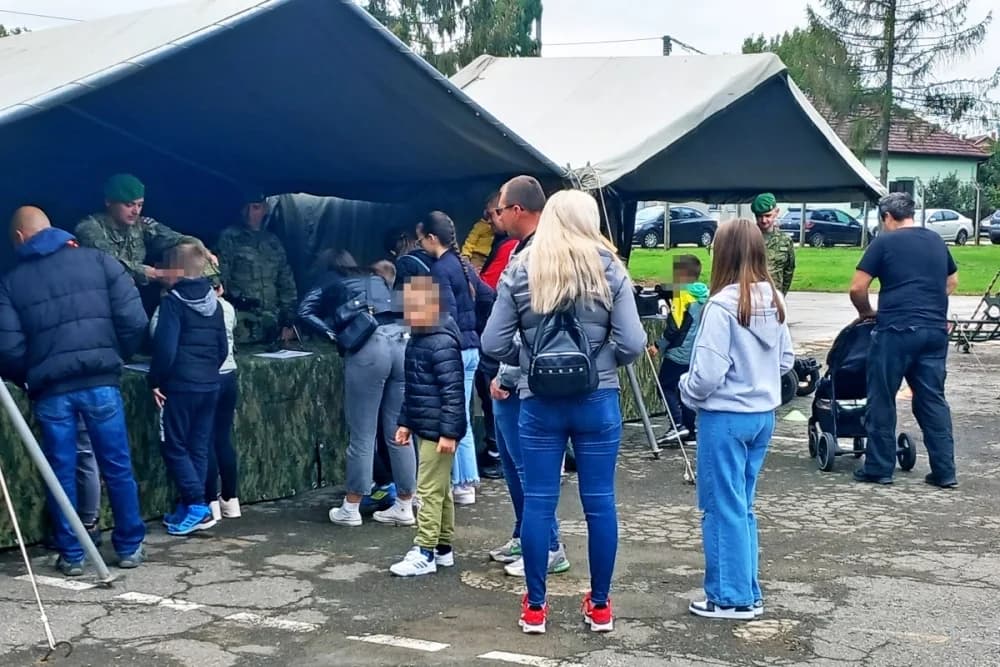 FOTO: ’Slavonski sokolovi“ otvorili vrata svoje vojarne i oduševili brojne okupljene građane