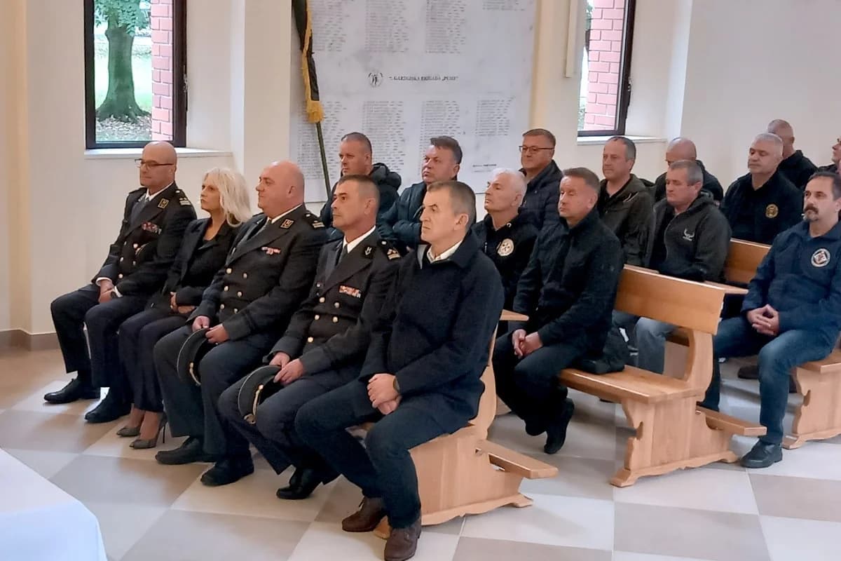 FOTO: ’Slavonski sokolovi“ otvorili vrata svoje vojarne i oduševili brojne okupljene građane