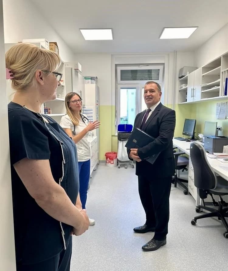 Ministar Beroš u posjeti požeškoj bolnici