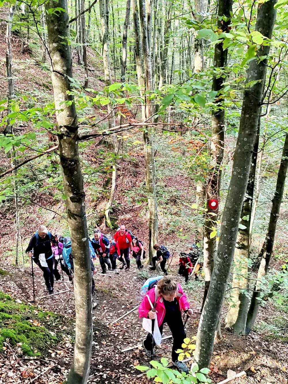 FOTO: Planinari HPD Gojzerice na jezeru Borovik