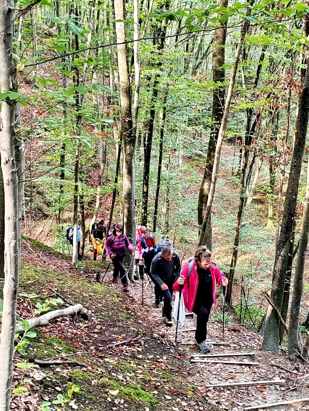 FOTO: Planinari HPD Gojzerice na jezeru Borovik