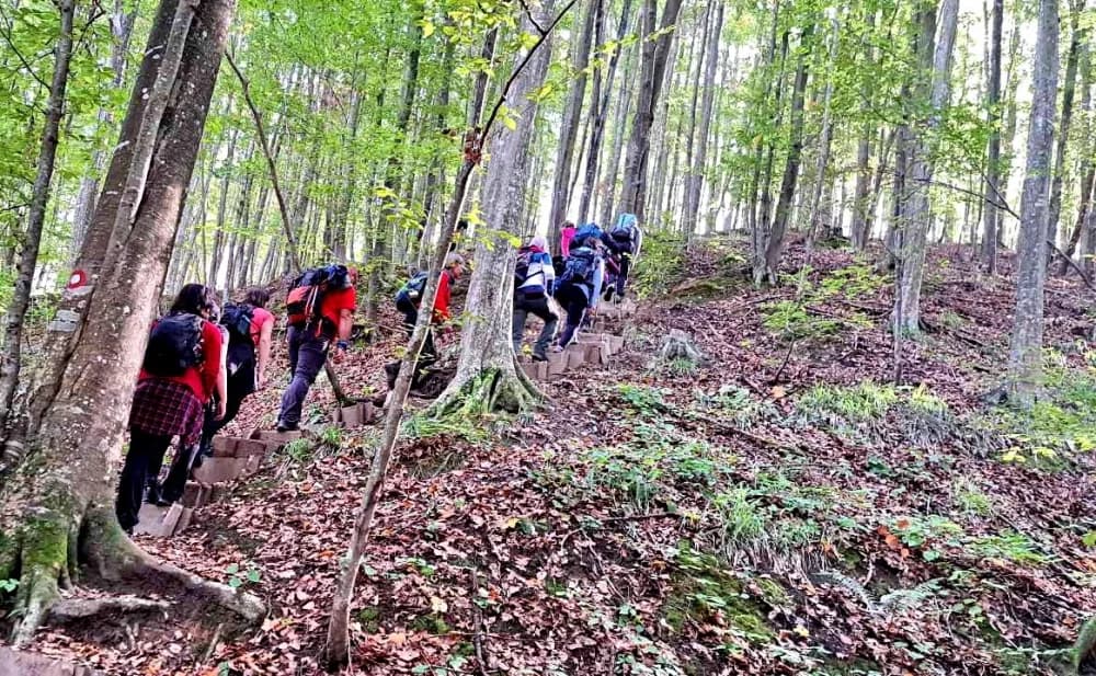 FOTO: Planinari HPD Gojzerice na jezeru Borovik