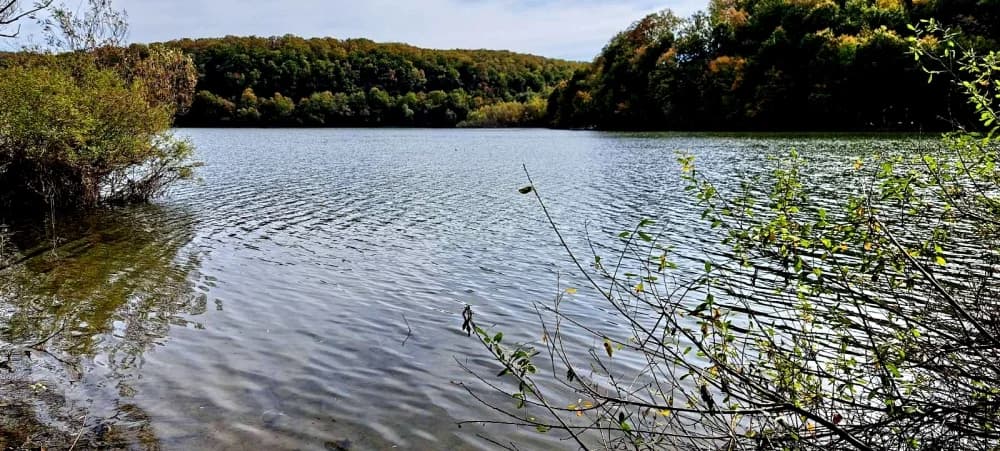 FOTO: Planinari HPD Gojzerice na jezeru Borovik