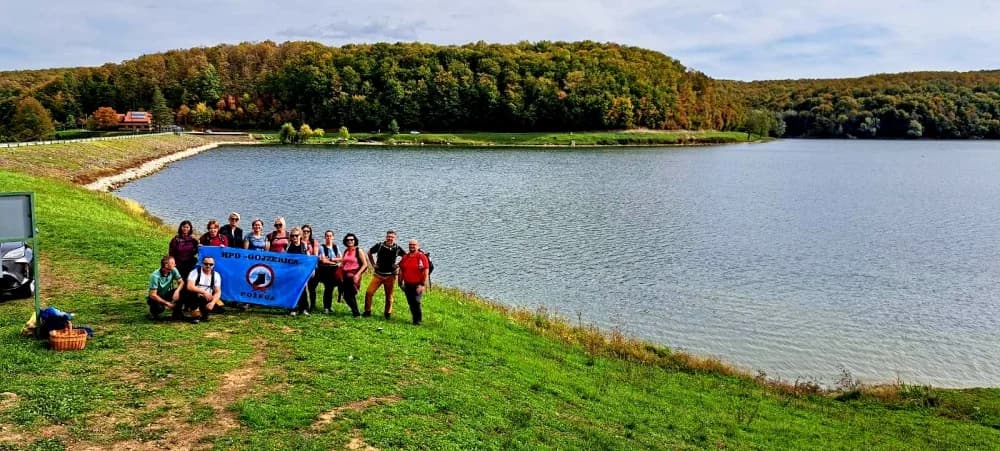 FOTO: Planinari HPD Gojzerice na jezeru Borovik