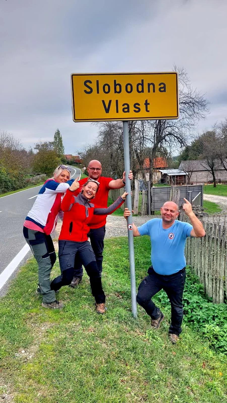 FOTO: Planinari HPD Gojzerice na jezeru Borovik