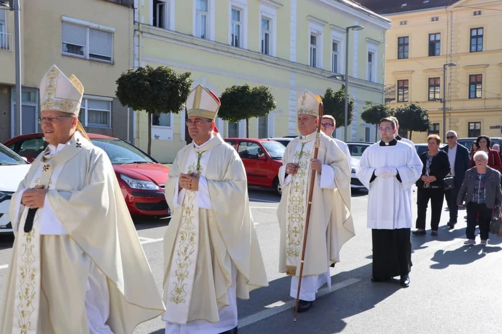 FOTO: Slavlje sv. Terezije, zaštitnice požeške Katedrale
