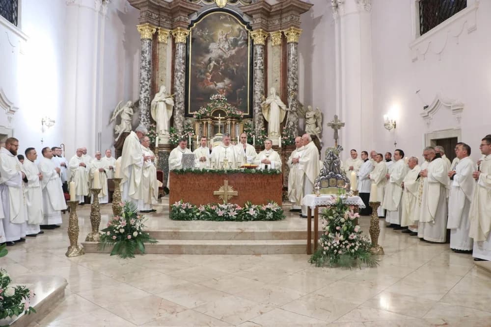 FOTO: Slavlje sv. Terezije, zaštitnice požeške Katedrale