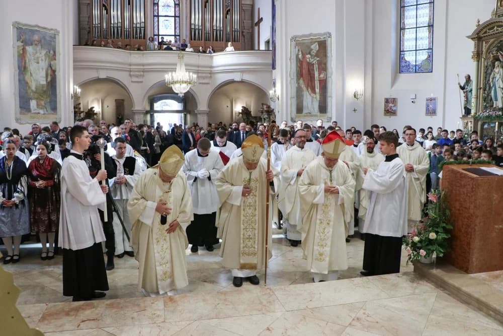 FOTO: Slavlje sv. Terezije, zaštitnice požeške Katedrale