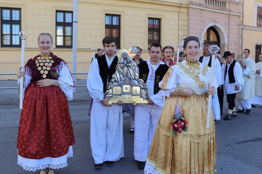FOTO: Slavlje sv. Terezije, zaštitnice požeške Katedrale