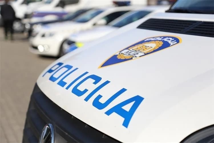 Policija