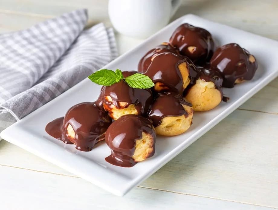 Profiteroli s kesten-pireom