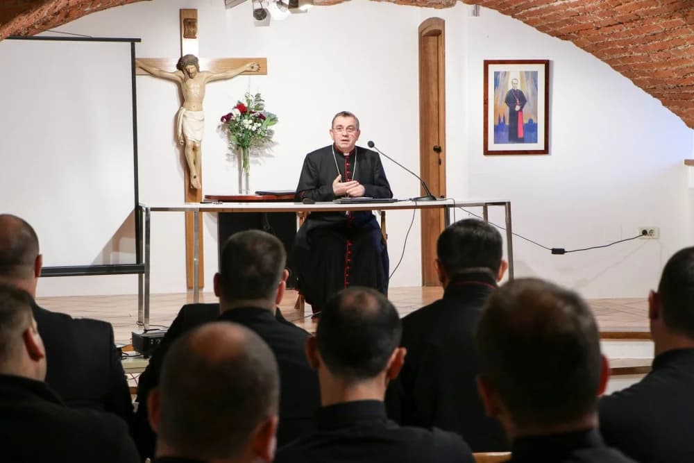 Susret trajne formacije mladih svećenika i đakona u Požegi