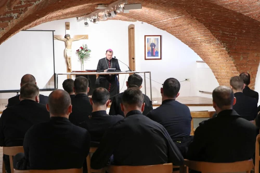Susret trajne formacije mladih svećenika i đakona u Požegi