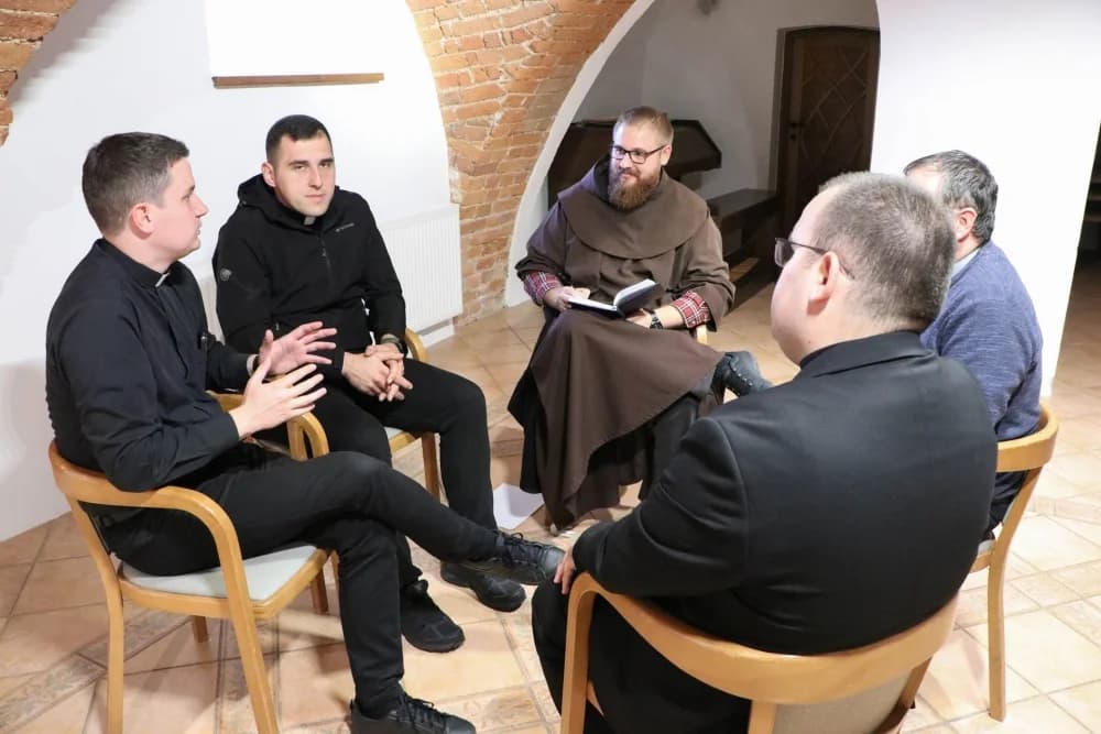 Susret trajne formacije mladih svećenika i đakona u Požegi