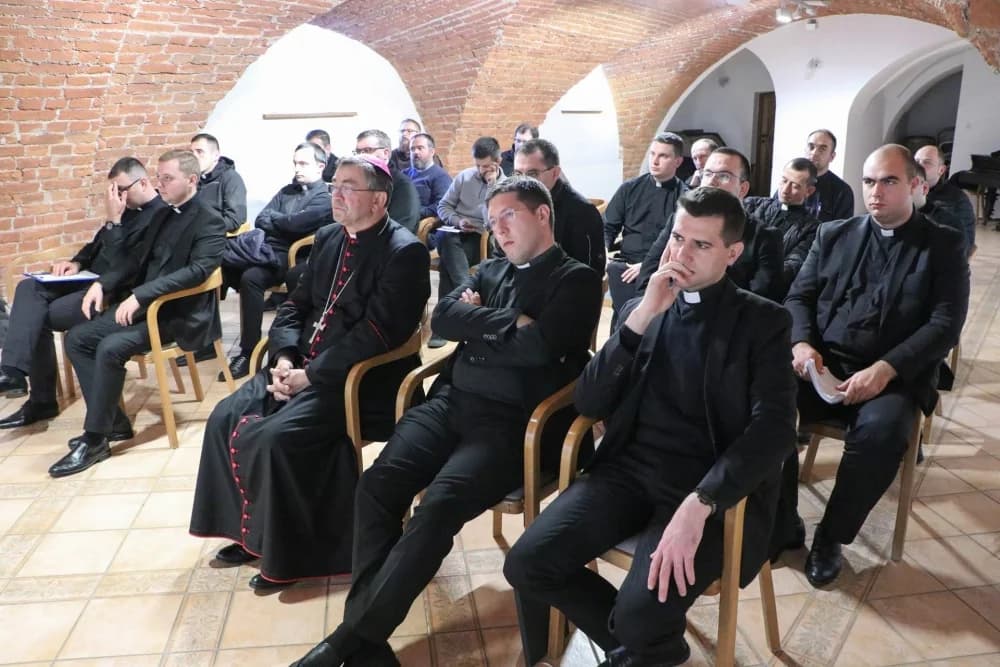 Susret trajne formacije mladih svećenika i đakona u Požegi