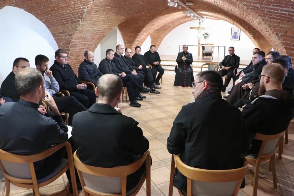 Susret trajne formacije mladih svećenika i đakona u Požegi