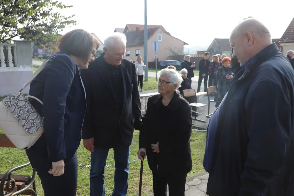 U Zagrađu otkrivena spomen-ploča poginulim hrvatskim braniteljima I. Uremoviću i I. Luciću