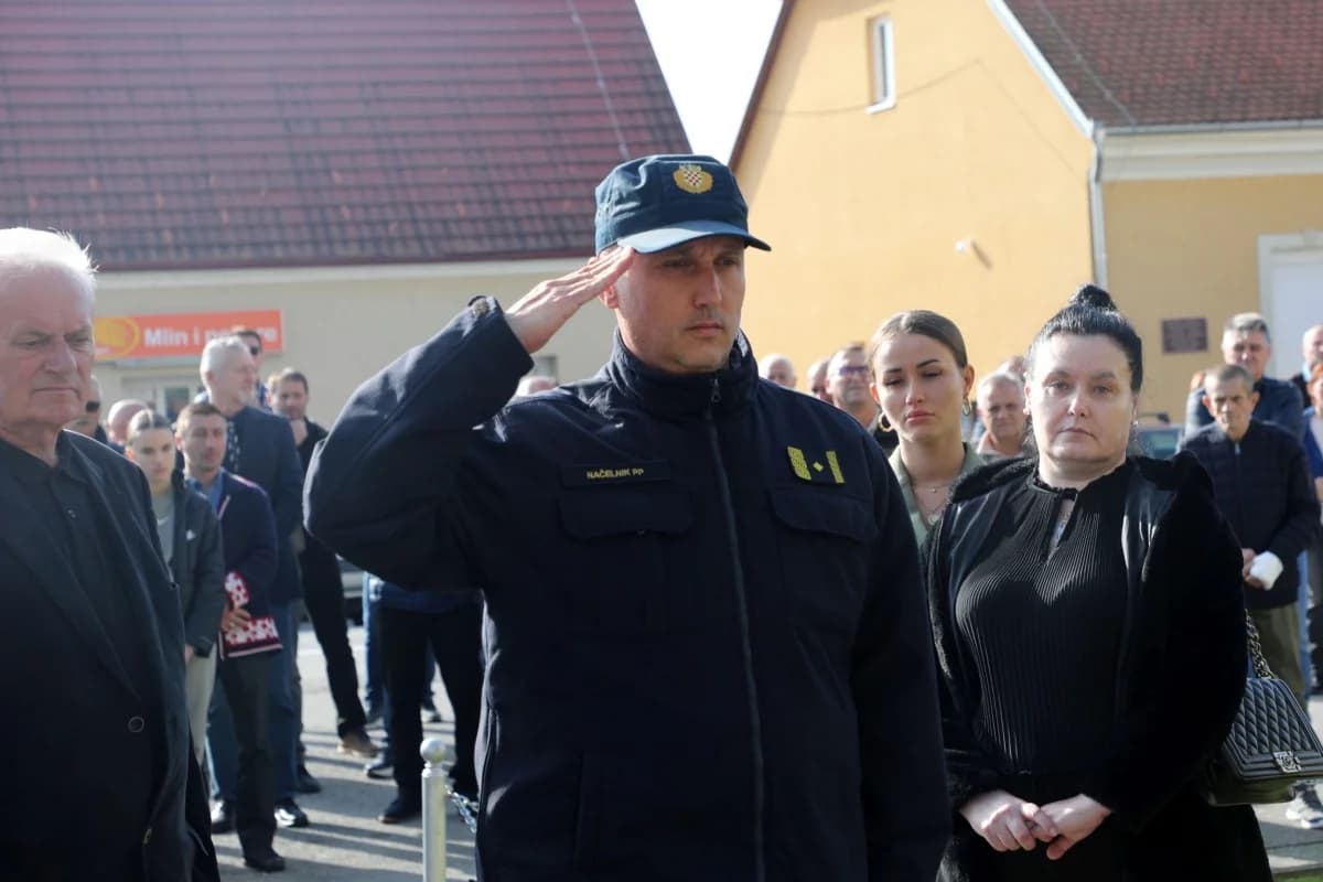 U Zagrađu otkrivena spomen-ploča poginulim hrvatskim braniteljima I. Uremoviću i I. Luciću