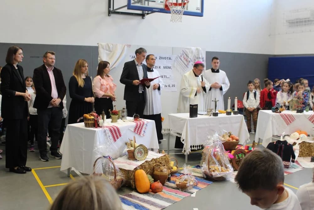 FOTO: Dani kruha i zahvalnosti za plodove zemlje u katoličkim školama u Požegi