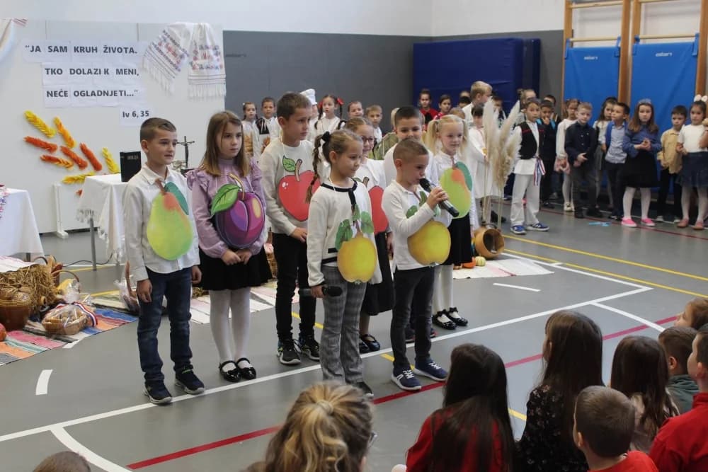 FOTO: Dani kruha i zahvalnosti za plodove zemlje u katoličkim školama u Požegi