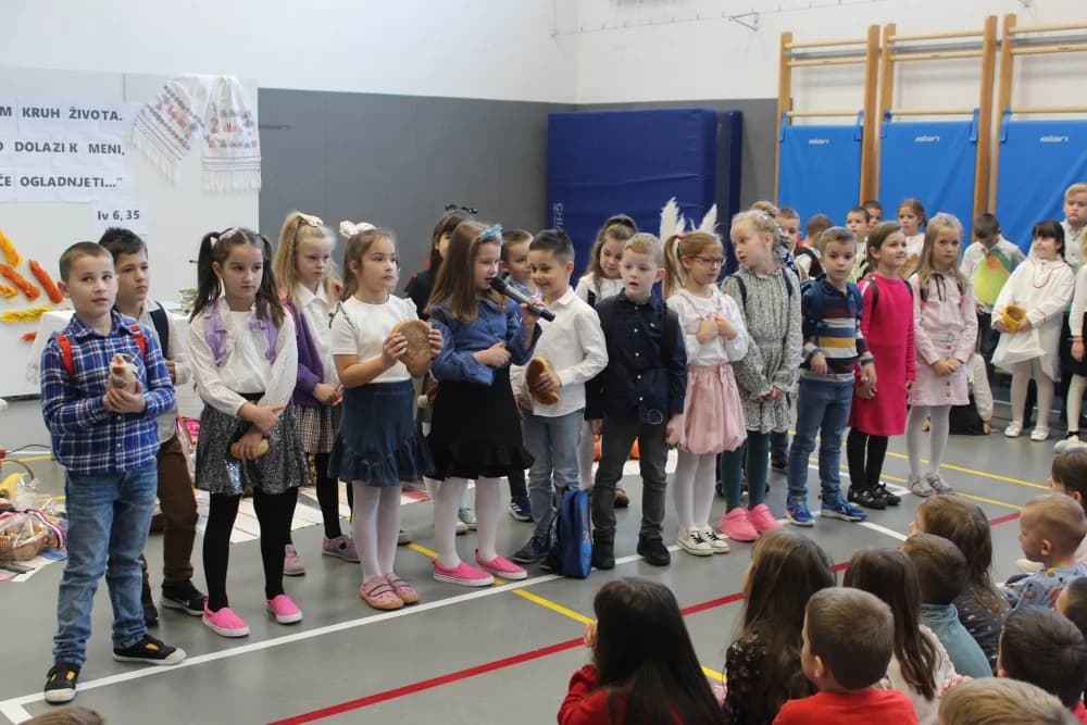 FOTO: Dani kruha i zahvalnosti za plodove zemlje u katoličkim školama u Požegi