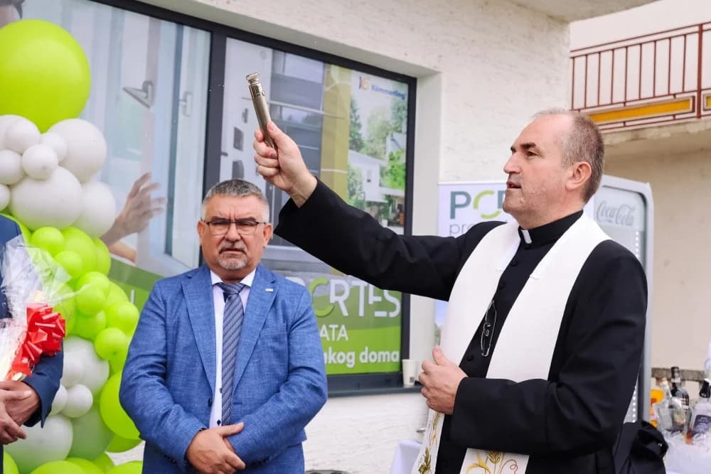 POŽEGA: Otvoren novi salon tvrtke Portes