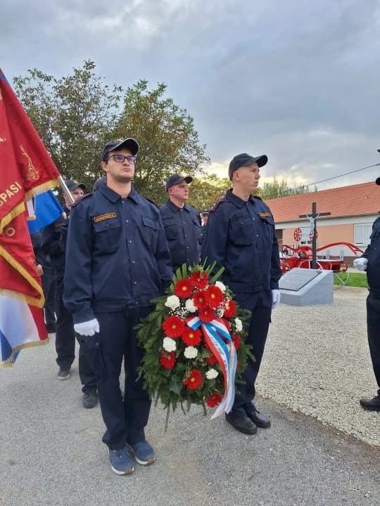 Položen vijenac poginulim i preminulim vatrogascima te hrvatskim braniteljima