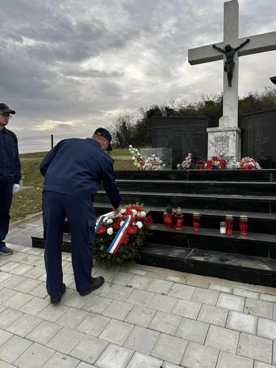 Položen vijenac poginulim i preminulim vatrogascima te hrvatskim braniteljima