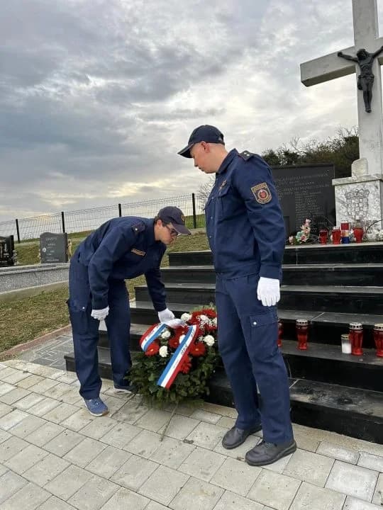 Položen vijenac poginulim i preminulim vatrogascima te hrvatskim braniteljima