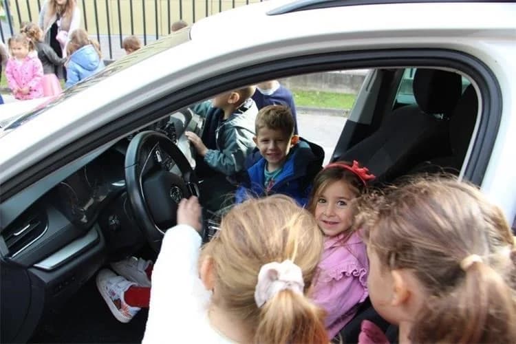 Pleternički vrtićarci posjetili policijsku postaju