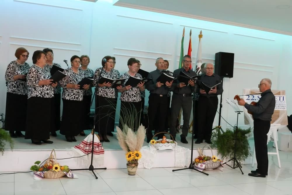 FOTO: 22. Tradicionalni pjevački susreti glazbenih skupina i umirovljenika Požeško-slavonske županije