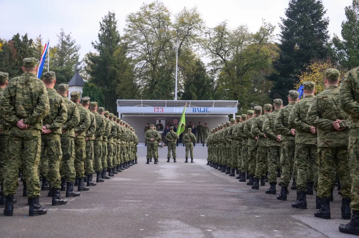 FOTO: Prisega novih ročnica i ročnika u požeškoj vojarni