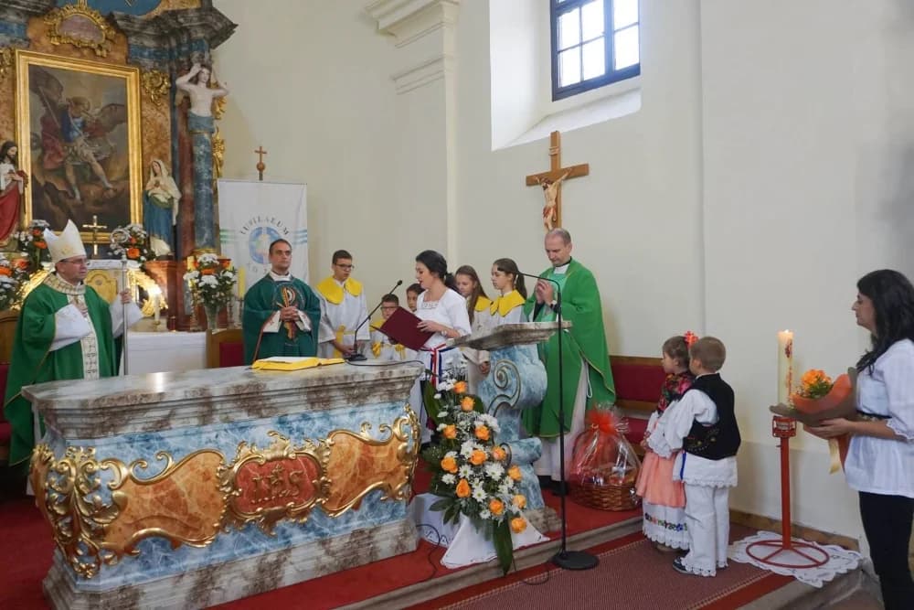 Biskup Martinović blagoslovio novi oltar i ambon u Dubočcu